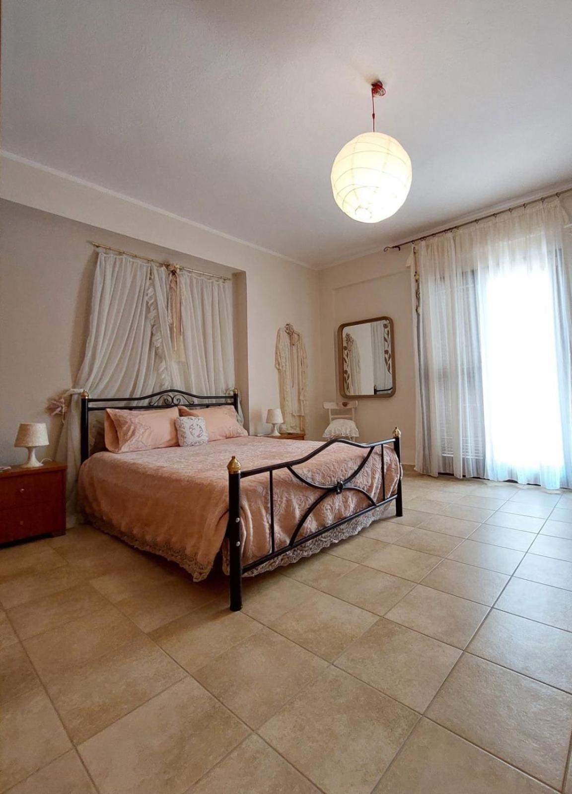 Antique Apartment Афитос Екстериор снимка